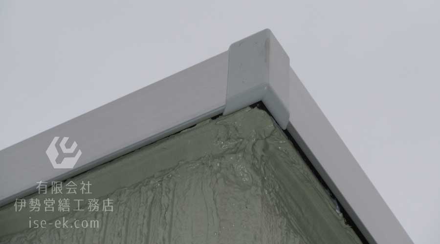 新しいパラペット（笠木）を施工し終えた屋上の様子