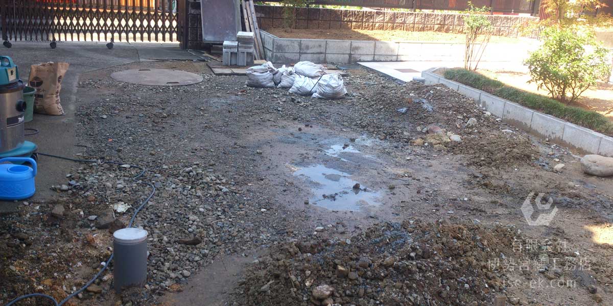 趣味がガーデニングで車椅子生活の奥様のために、庭をバリアフリー化