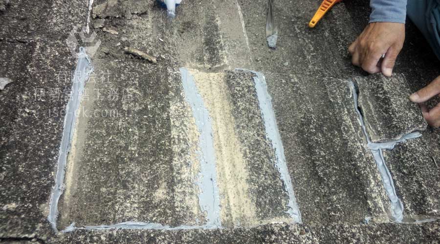 雨漏り修理完了後の店舗屋根:コーキング補修と板金加工された雨樋