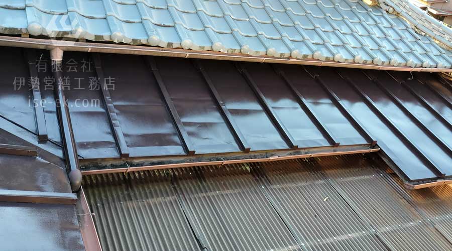 錆を落とし、コーキング補修と防水塗装で綺麗になったトタン屋根