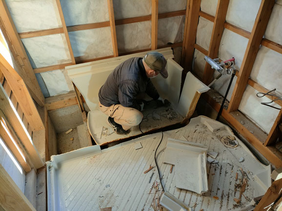 多気郡明和町の住宅リフォーム工事 ユニットバス解体作業